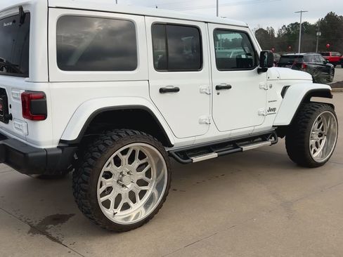 Used 2024 Jeep Wrangler Sahara w/ Technology Group image 9