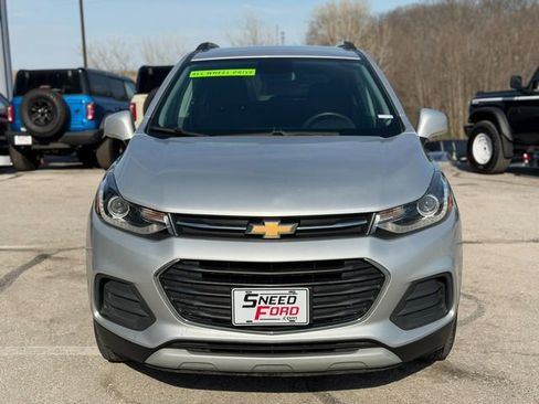 Used 2022 Chevrolet Trax LT w/ LT Convenience Package image 2