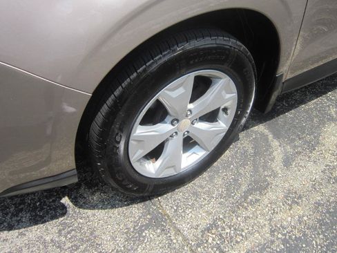 Used 2014 Subaru Forester 2.5i Premium w/ All-Weather Package AWD/4WD image 19