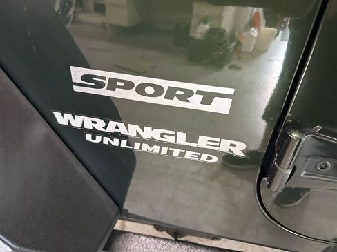 Used 2012 Jeep Wrangler Unlimited Sport AWD/4WD image 93