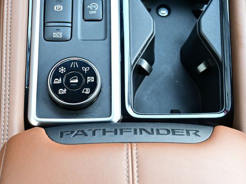 Certified 2025 Nissan Pathfinder Platinum w/ Black Appearance Package AWD/4WD image 22
