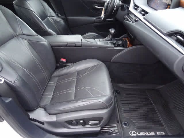 Used 2020 Lexus ES 300h w/ Accessory Package FWD image 13