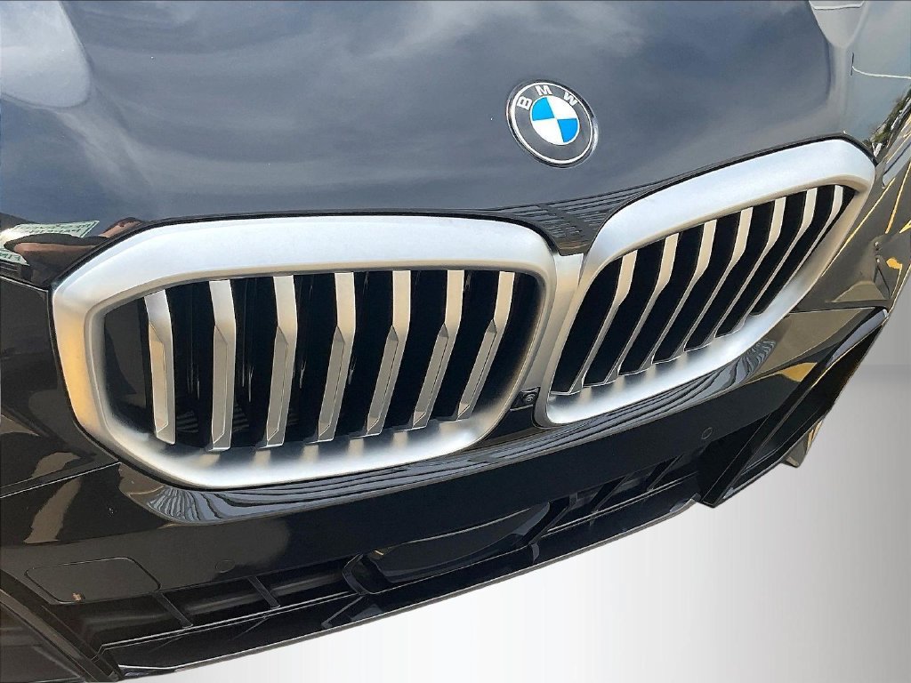 Used 2024 BMW X5 xDrive40i w/ M Sport Package AWD/4WD image 33