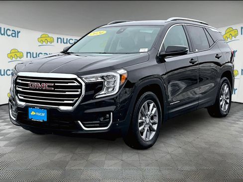 Used 2024 GMC Terrain SLT image 3