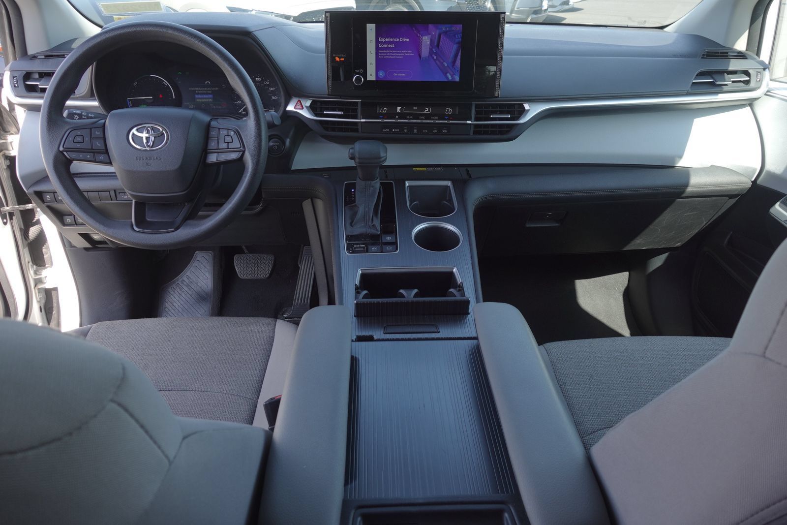 Used 2025 Toyota Sienna LE FWD image 10