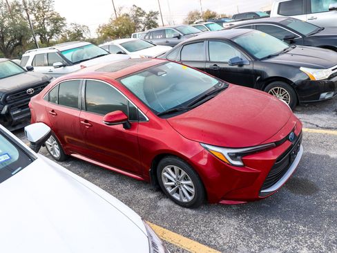 Used 2024 Toyota Corolla XLE image 7