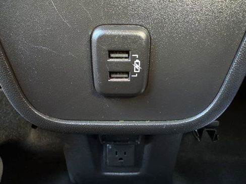 Used 2024 GMC Terrain SLT image 17