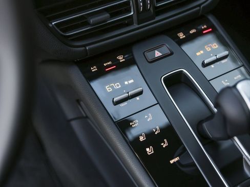 New 2026 Porsche Macan image 25