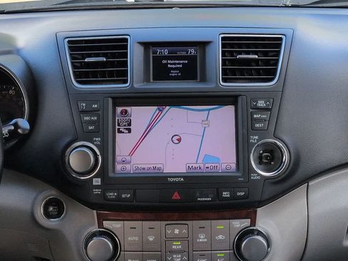 Used 2012 Toyota Highlander Limited w/ Tow Pkg FWD image 18