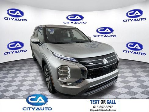 New 2025 Mitsubishi Outlander SE image 1