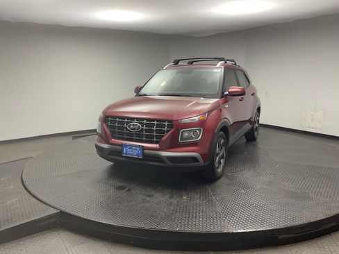 Used 2024 Hyundai Venue SEL FWD image 3