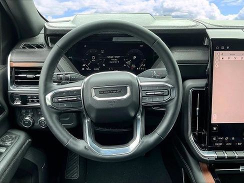 Used 2025 GMC Yukon XL Denali image 8