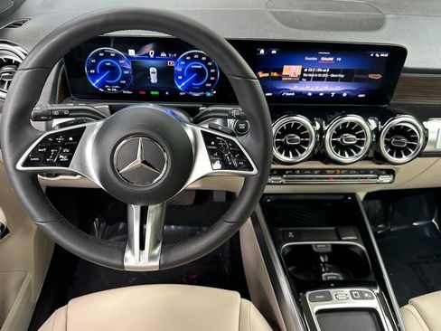 Used 2025 Mercedes-Benz EQB 300 4MATIC image 29