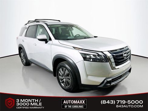 Used 2024 Nissan Pathfinder SV FWD image 1