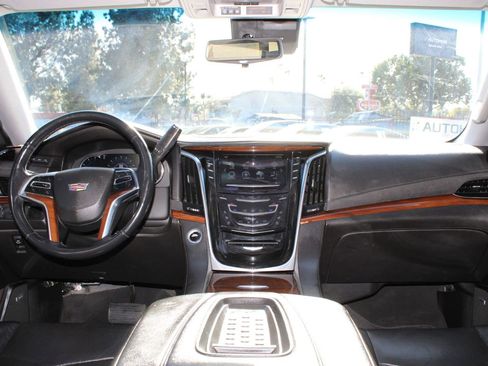 Used 2017 Cadillac Escalade ESV Premium Luxury w/ LPO, Radiant Package image 34