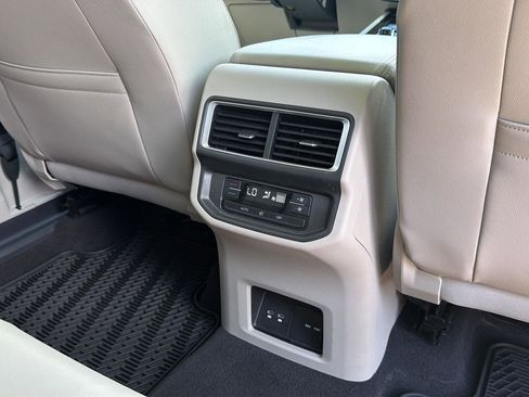 Used 2024 Volkswagen Atlas SE FWD image 17