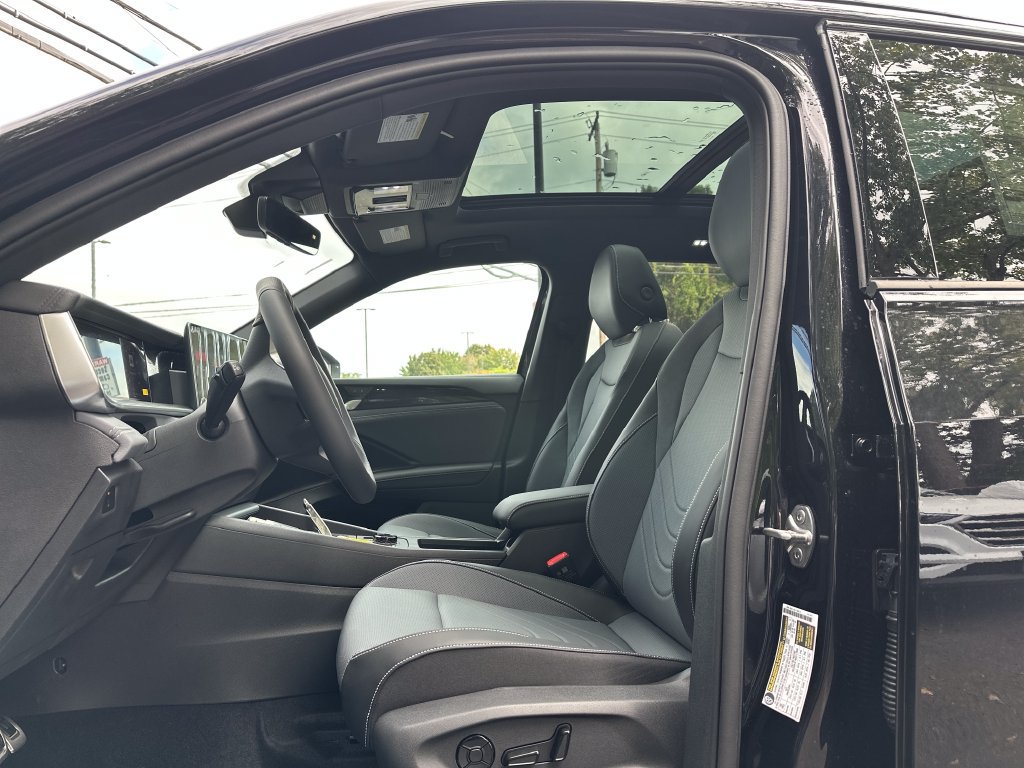 New 2026 Volkswagen Tiguan SE R-Line AWD/4WD image 8