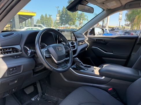 Used 2023 Toyota Highlander L image 15