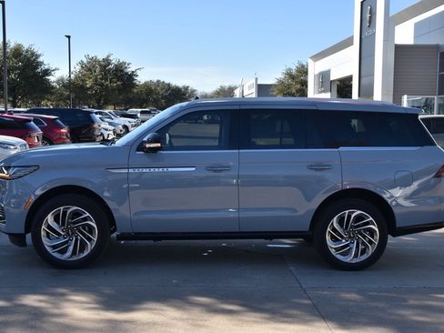 New 2025 Lincoln Navigator Reserve image 11