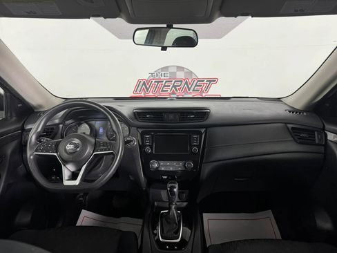 Used 2018 Nissan Rogue SV image 11