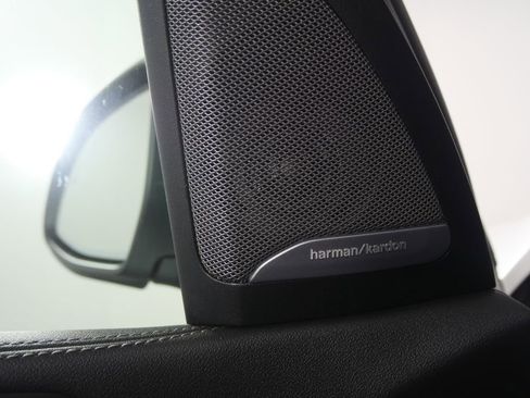 Used 2025 BMW X5 xDrive40i image 9