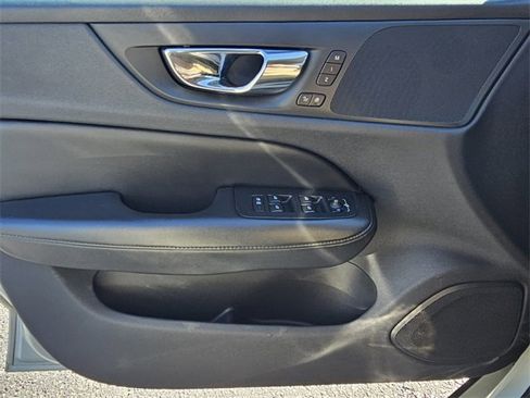 Used 2020 Volvo S60 T5 Momentum image 16