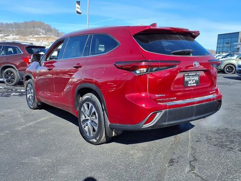 Used 2022 Toyota Highlander XLE image 7