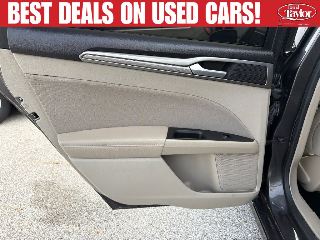 Used 2019 Ford Fusion SE FWD image 25