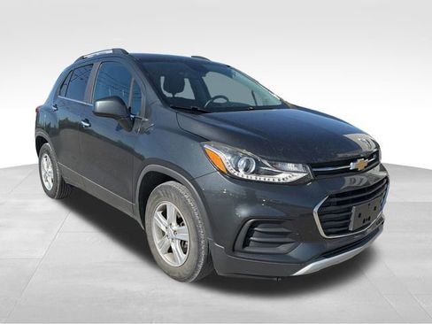 Used 2018 Chevrolet Trax LT w/ LT Convenience Package FWD image 3