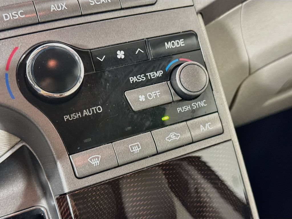 Used 2010 Toyota Venza FWD image 16