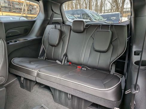 New 2026 Chrysler Pacifica Limited w/ S Appearance Package image 23