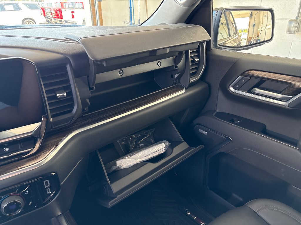 Used 2026 Chevrolet Silverado 1500 RST AWD/4WD image 47