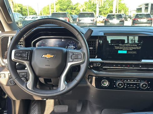 Used 2023 Chevrolet Silverado 1500 LT image 18