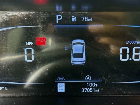Used 2024 Hyundai Elantra SE FWD image 16