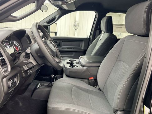 Used 2024 RAM 3500 Tradesman w/ Chrome Appearance Group image 16