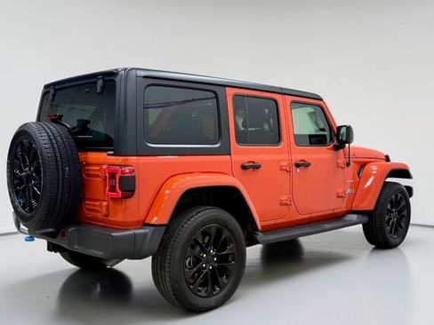 Used 2023 Jeep Wrangler Unlimited Sahara AWD/4WD image 15