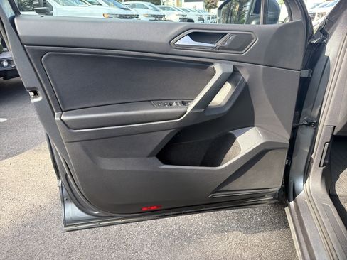 Used 2020 Volkswagen Tiguan SE w/ Panoramic Sunroof Package FWD image 13