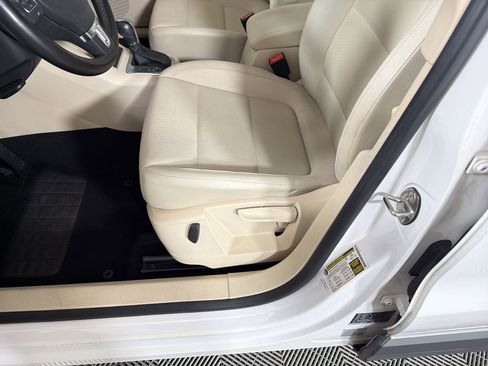 Used 2012 Volkswagen Tiguan SE FWD image 14