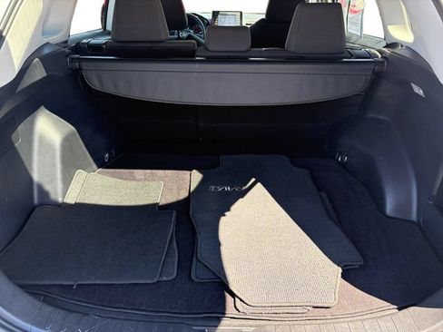 Used 2021 Toyota RAV4 LE w/ Carpet Mat Package (TMS) FWD image 19