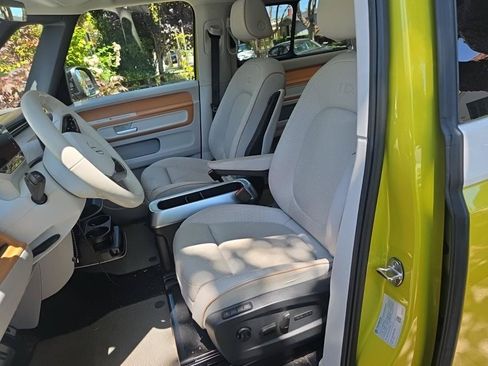 Used 2025 Volkswagen ID. Buzz 1st Edition AWD/4WD image 7