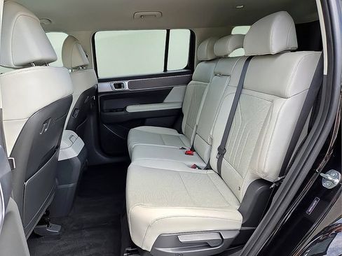 Used 2025 Hyundai Santa Fe SEL FWD image 12
