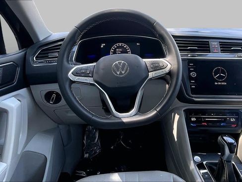 Used 2023 Volkswagen Tiguan SE FWD image 6