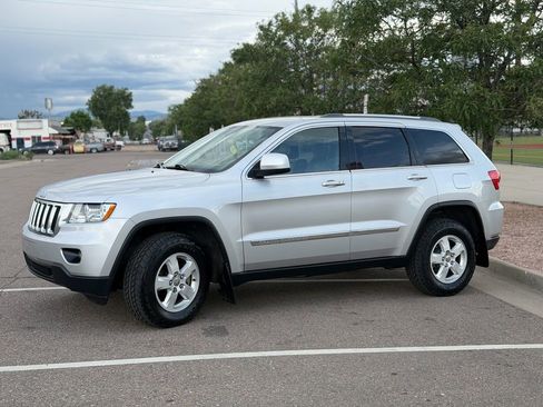 Used 2012 Jeep Grand Cherokee Laredo w/ Laredo E Group AWD/4WD image 4