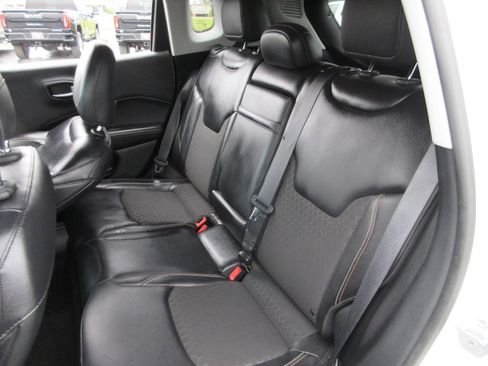 Used 2017 Jeep Compass Latitude w/ Cold Weather Group AWD/4WD image 19