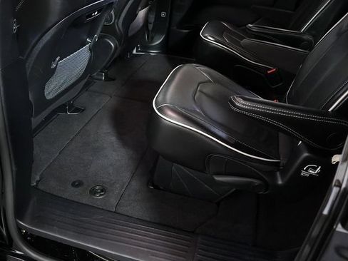 Used 2025 Chrysler Pacifica Limited FWD image 29
