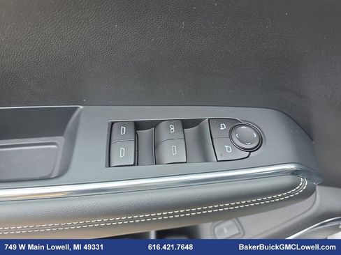 Used 2025 GMC Acadia Elevation image 30