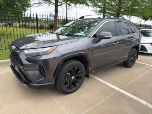 Used 2025 Toyota RAV4 SE image 1