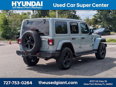 Used 2023 Jeep Wrangler Unlimited Sahara AWD/4WD image 5