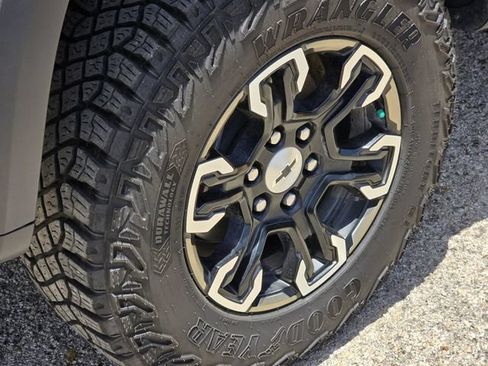 Used 2025 Chevrolet Silverado 1500 ZR2 w/ Technology Package AWD/4WD image 8