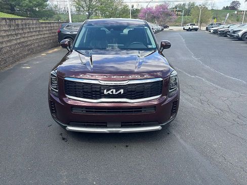 Used 2022 Kia Telluride LX image 2